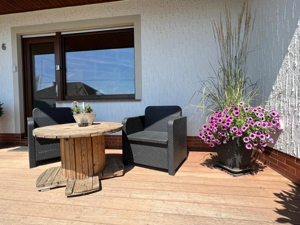 Ferienwohnung Terrasse Parkplatz Wallbox Nuerburgring Herresbach 外观 照片